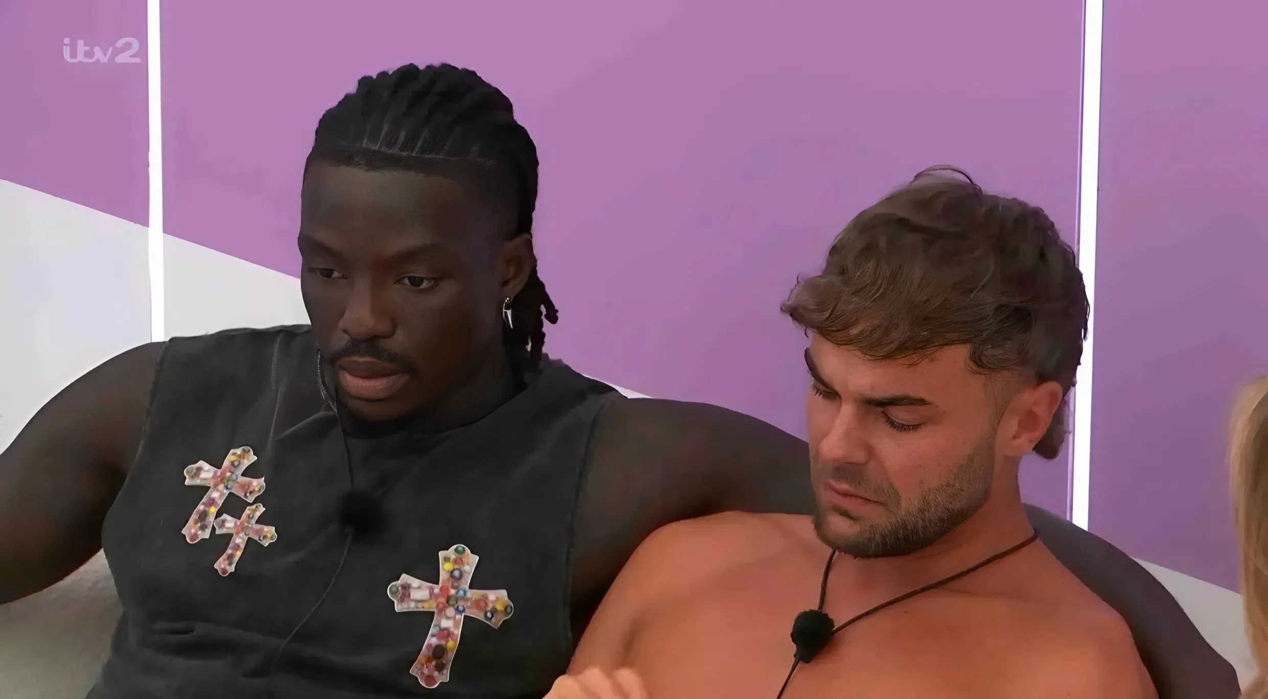 Love Island fans slam ‘two-faced’ Dejon for backstabbing villa pal as Harry’s family call out ‘fake friend’