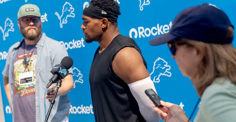 Lions LB opens up about mental battle during recovery from knee injury