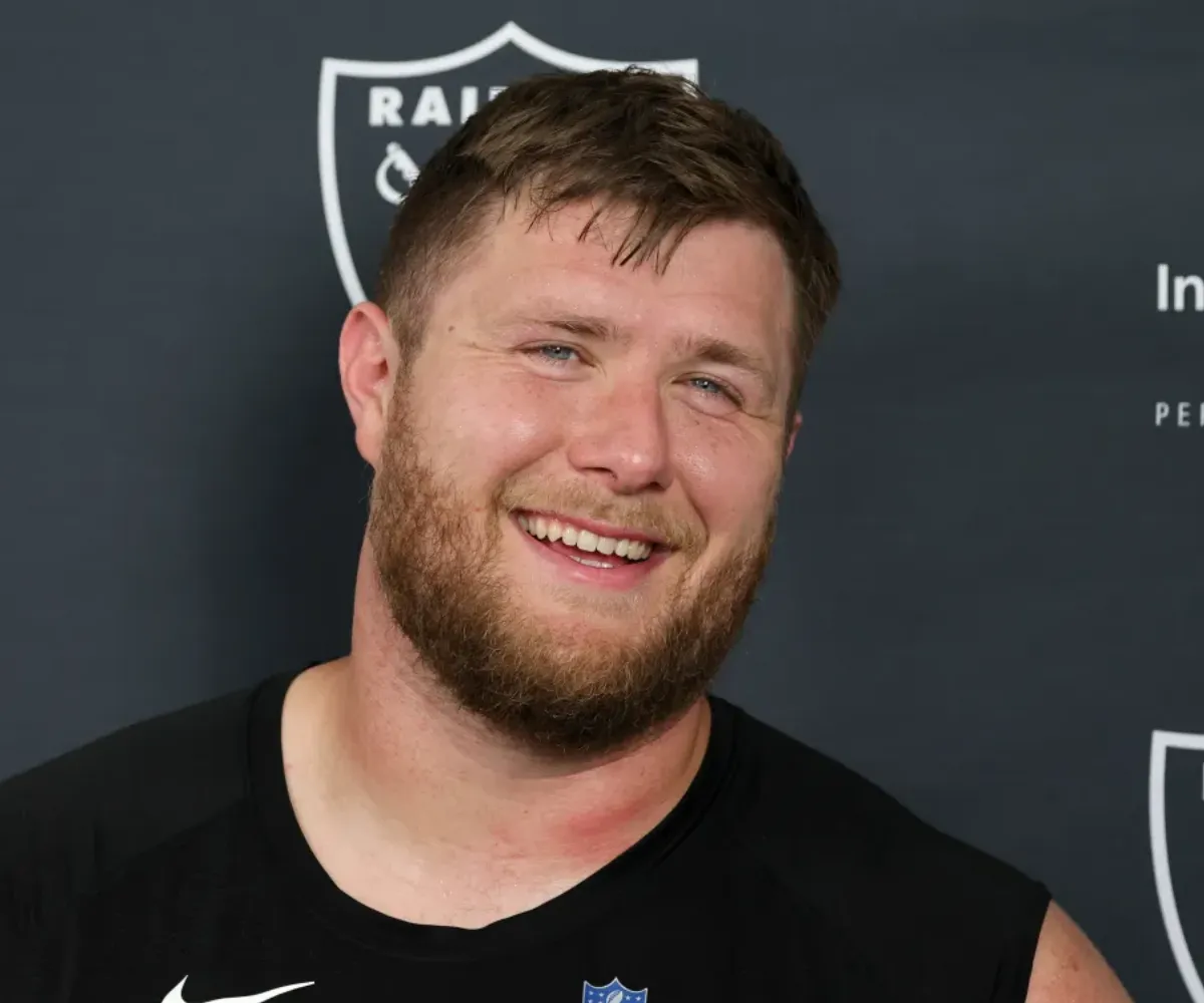 ‘This is what I do… I want to be a Raider for life’ — Las Vegas makes a perfectly timed power move, locking down cornerstone left tackle Kolton Miller with a $66 million extension that signals a new era under Pete Carroll - suong