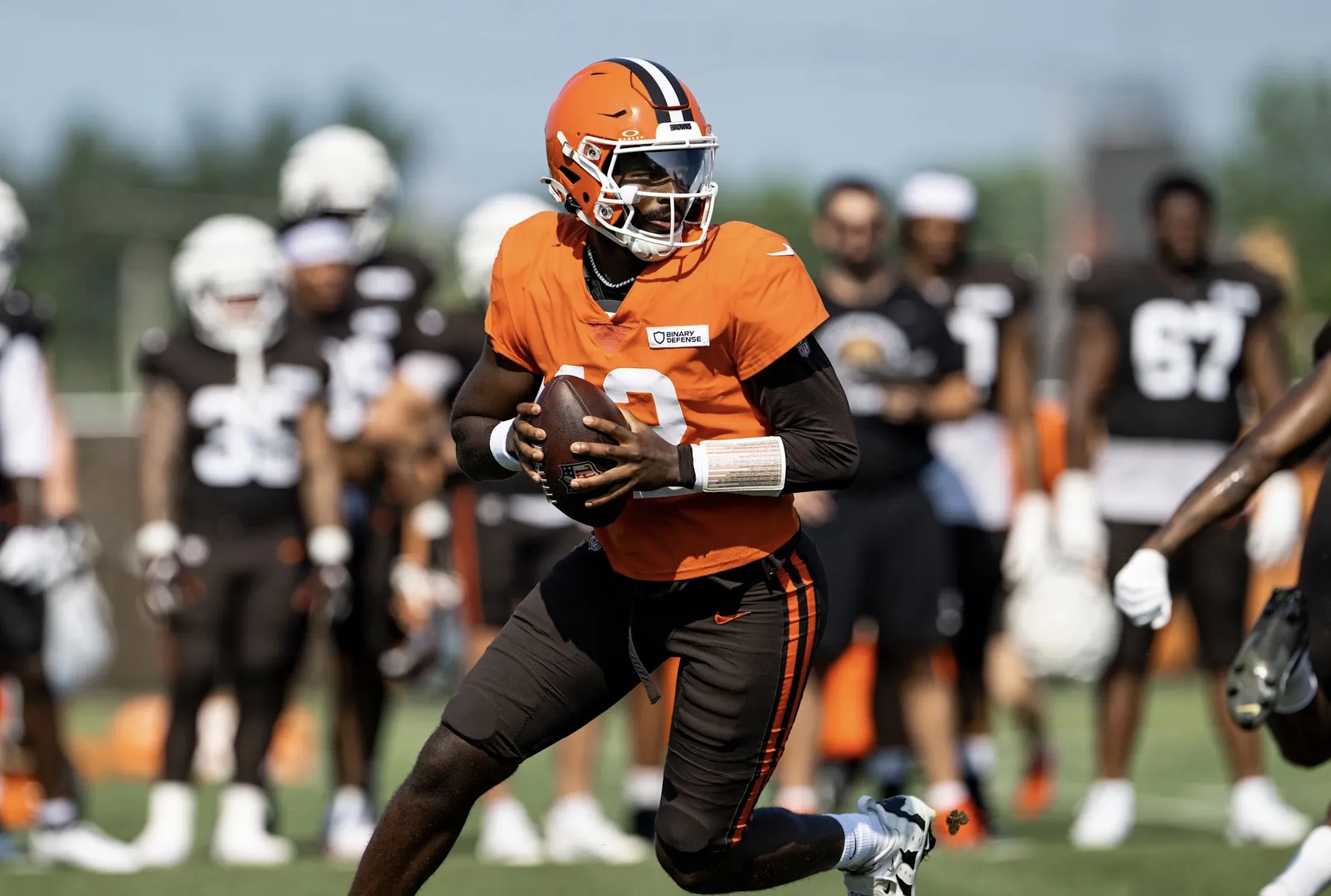 ‘Iron Sharpens Iron’: NFL Analysis Explains Why Browns’ QB Situation Could Be a Big Postive