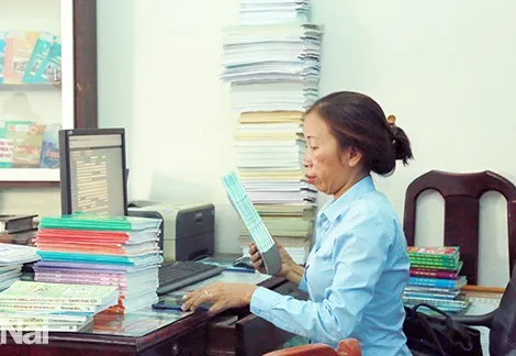 Xin chúc mừng nhân viên phục vụ, hành chính trường học lần đầu 