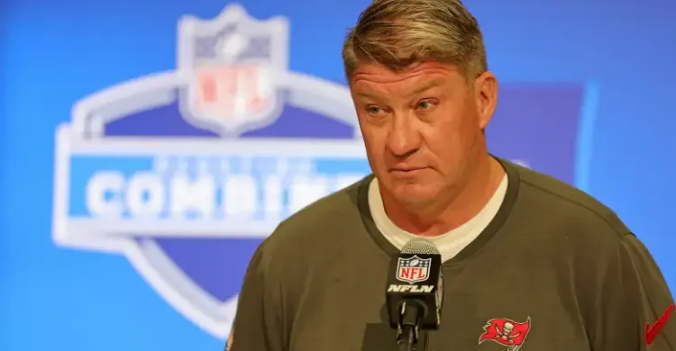 Buccaneers Announce 2 Signings Amid Reports of Contract Negotiations Buccaneers Announce 2 Signings Amid Reports of Contract Negotiations