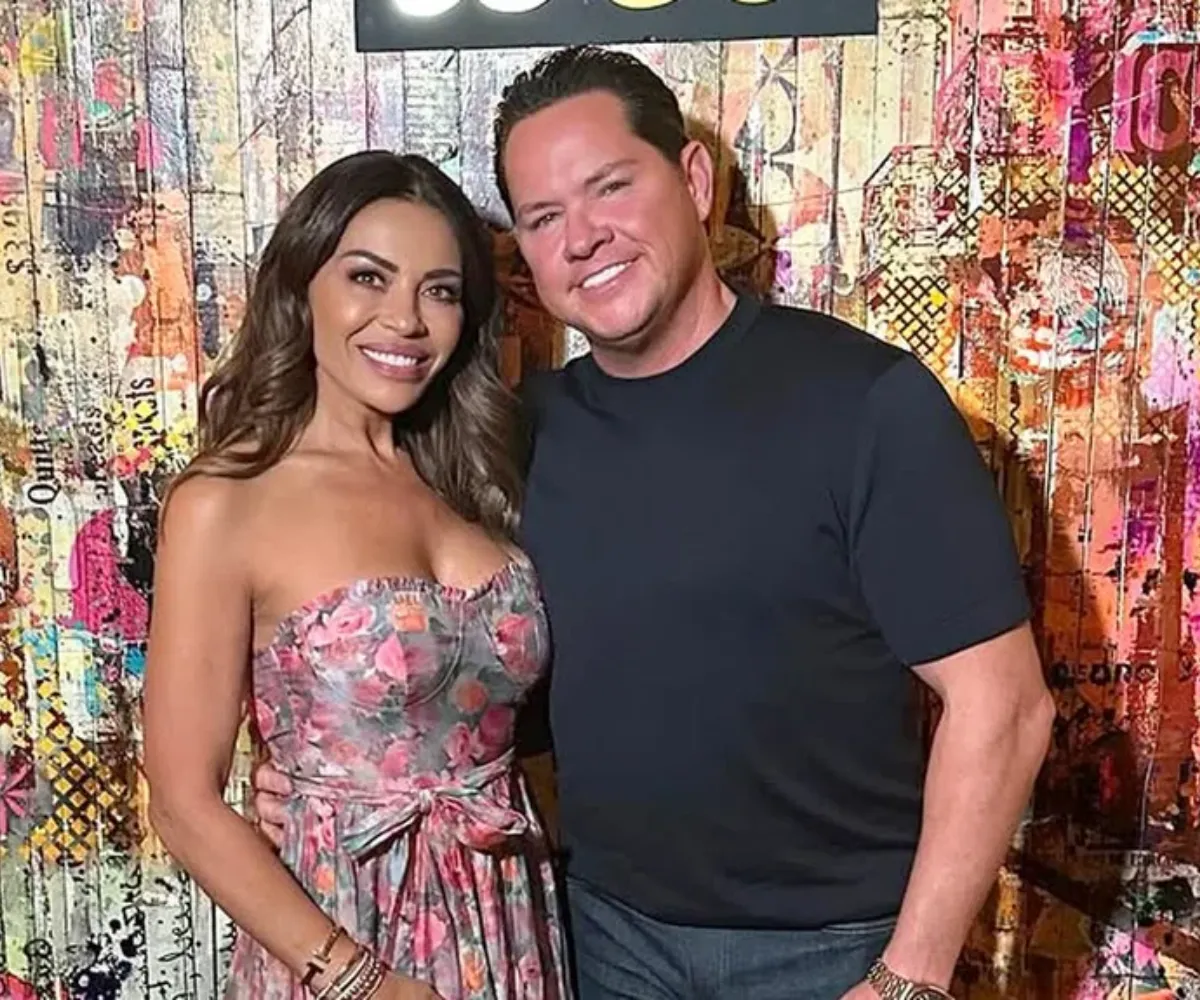 “Caught without her” — Paulie Connell photographed partying in Ibiza with mystery brunette while Dolores vacations in Hamptons