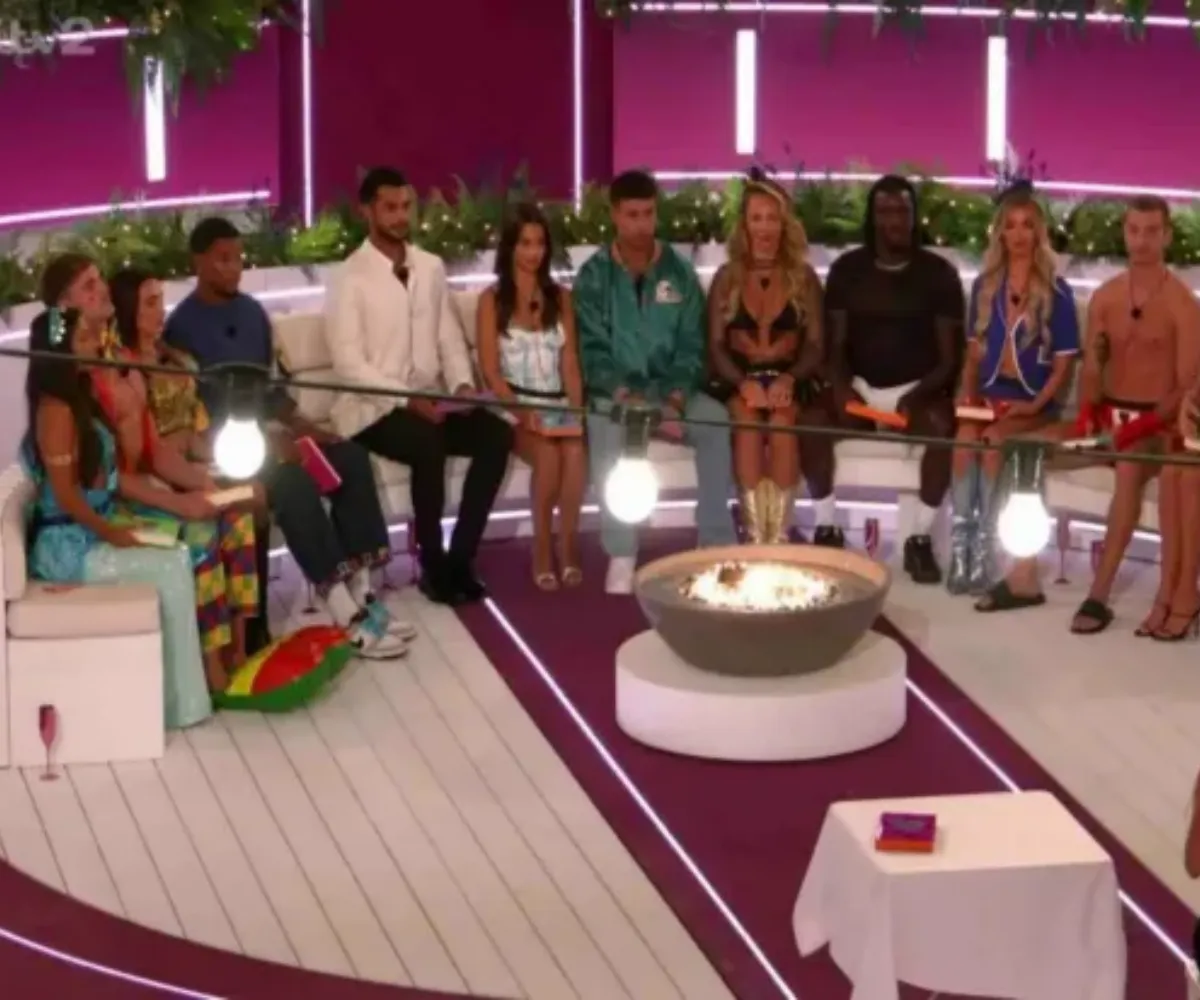 Shock twist rocks the villa — Love Island OG couple sensationally dumped just days before the £50k final as viewers question the ‘genuine connection’ of one of this year’s longest-standing pairings - suong