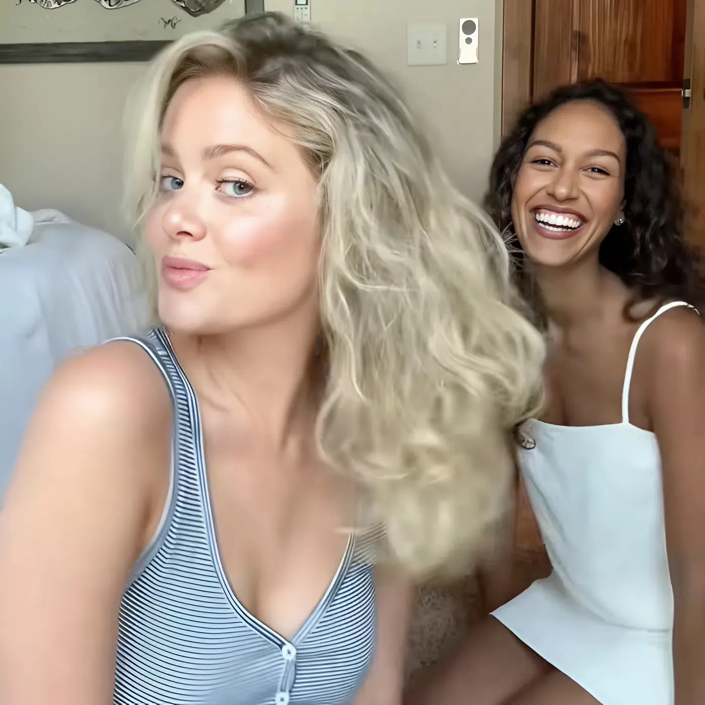 Serena Pitt Helps Hannah Godwin Discover Her Wavy Hair in Cute Video: ‘You Definitely Have Curls!’