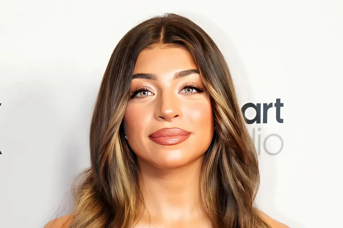 Gia Giudice Shares an Update on Her "Thriving" Career: "Secret Projects in the Works"-quang