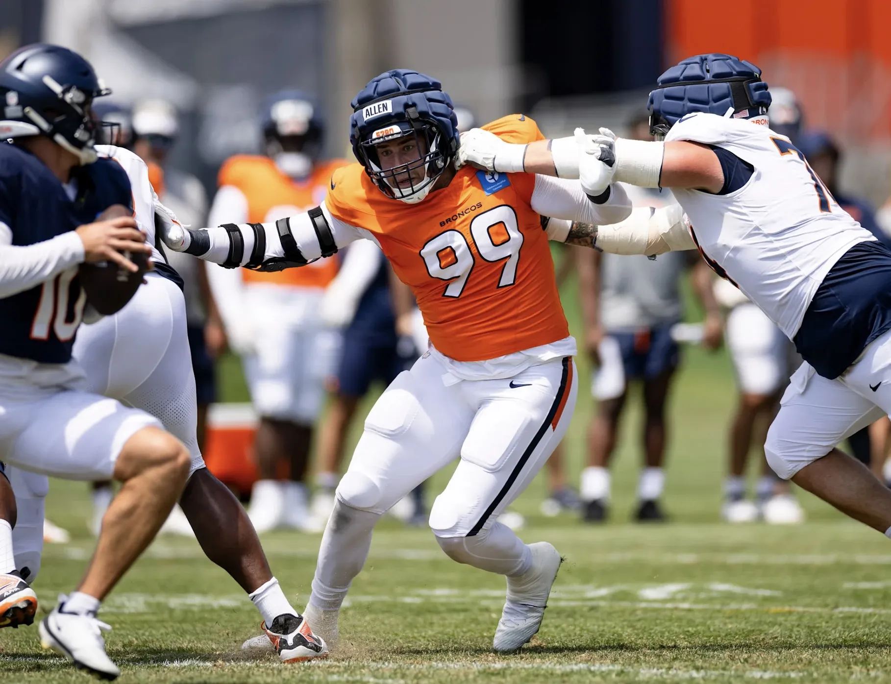 Broncos Make Massive Commitment to All-Pro DL