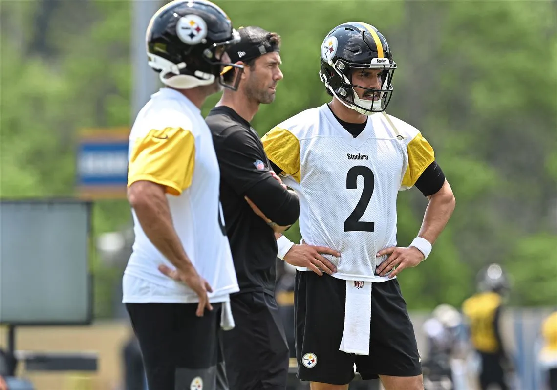 Steelers' Mason Rudolph Got Called Out For 'Glazing' Aaron Rodgers In Hilarious Fashion