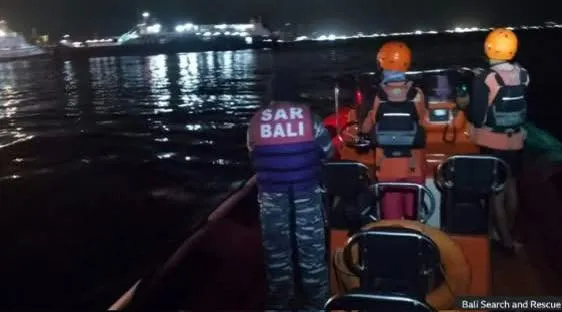 Chìm phà chở 65 người khiến 4 người tuvong, 43 người đang mất tích