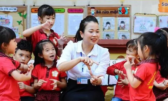 Giáo viên mầm non, phổ thông đón tin vui: Chính phủ sẽ xếp lại bảng lương, những ai được hưởng lợi?