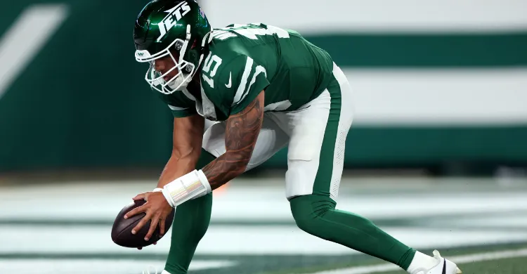 Jets Rookie QB Stuns Coaches — Is Adrian Martinez More Than Just a Camp Arm?