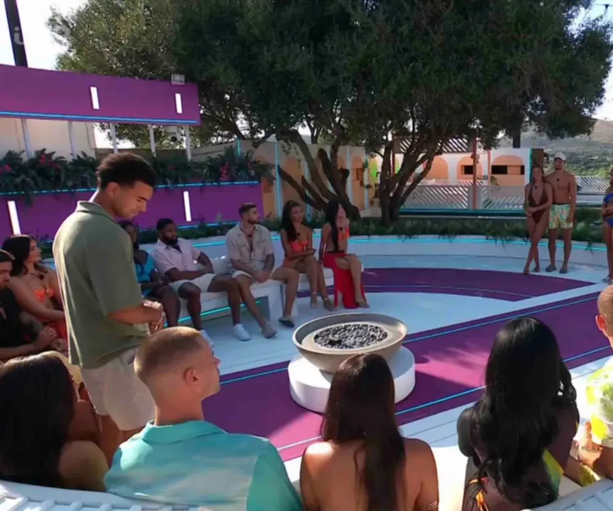 ‘On the brink of tears’ — Love Island fans say one boy looked ready to crack as ex-Islanders returned for savage face‑to‑face vote that left an OG couple dumped just days before the £50k final - suong