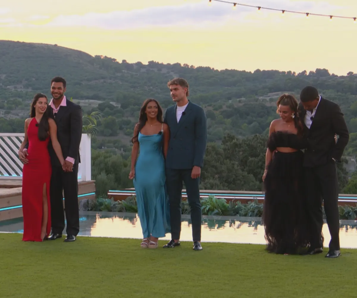 ‘Something feels off’ - Love Island chaos just hours before £50k finale as fans accuse finalist of being a ‘producer plant’ after spotting FIVE ‘scripted’ clues in their villa journey that they say prove something is very wrong - suong