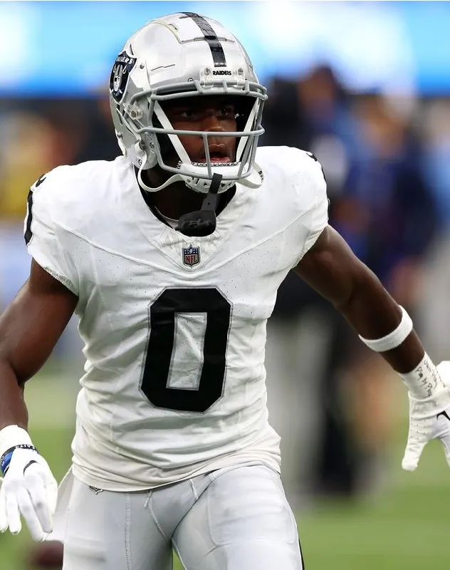 Eagles acquire CB Jakorian Bennett from Raiders in exchange for DT Thomas Booker