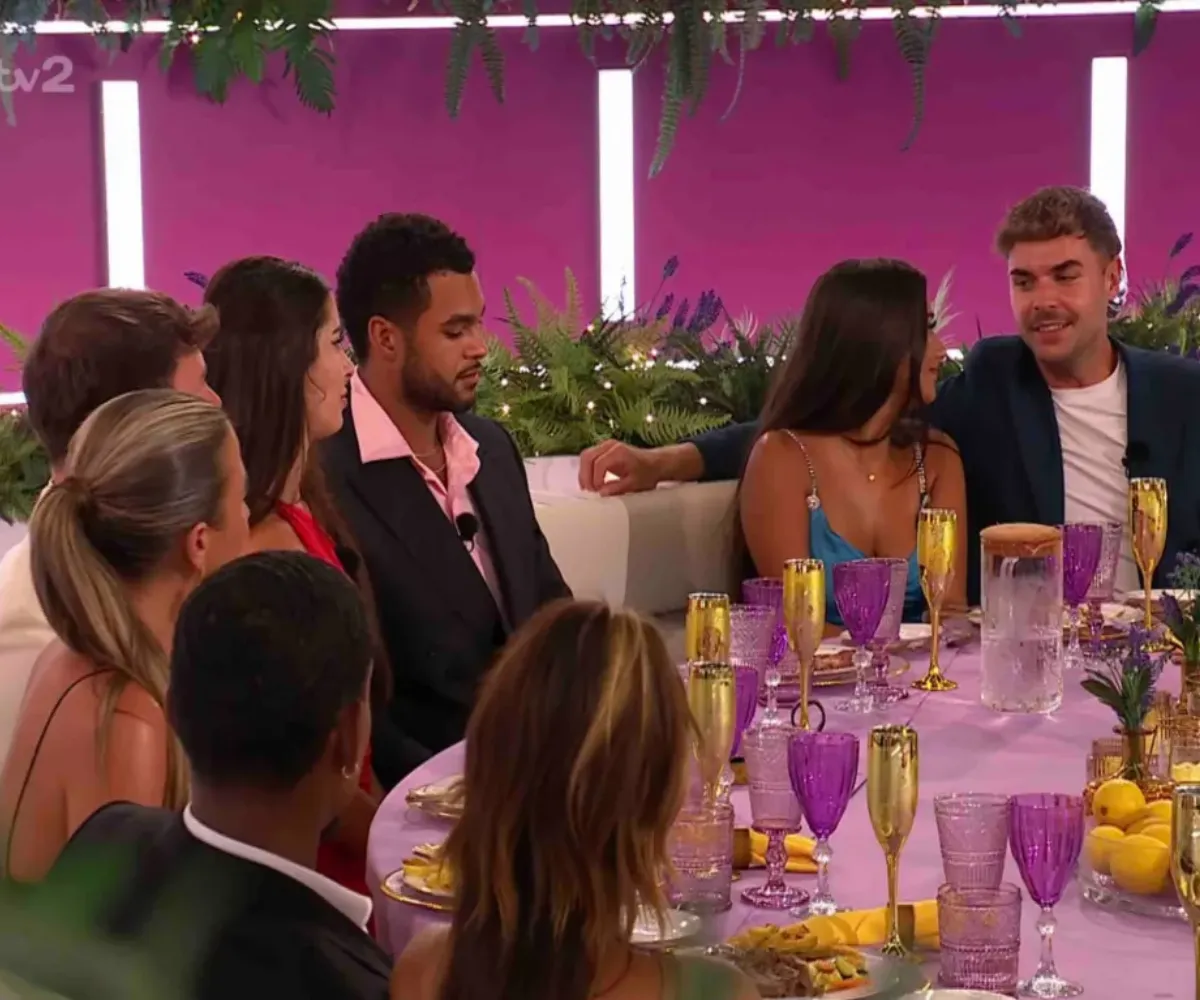‘So awkward!’ — Love Island fans blast bizarre seated speeches in series finale and point the finger at ITV ‘budget cuts’ after axed romantic dates leave viewers fuming - suong