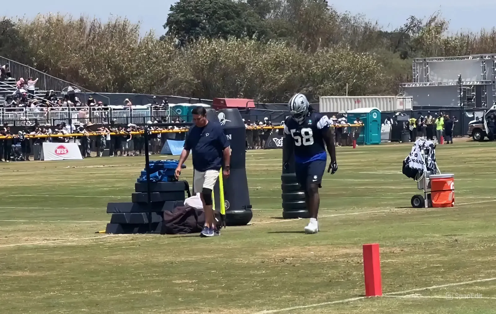 Cowboys former first-round pick forced to leave practice due to injury
