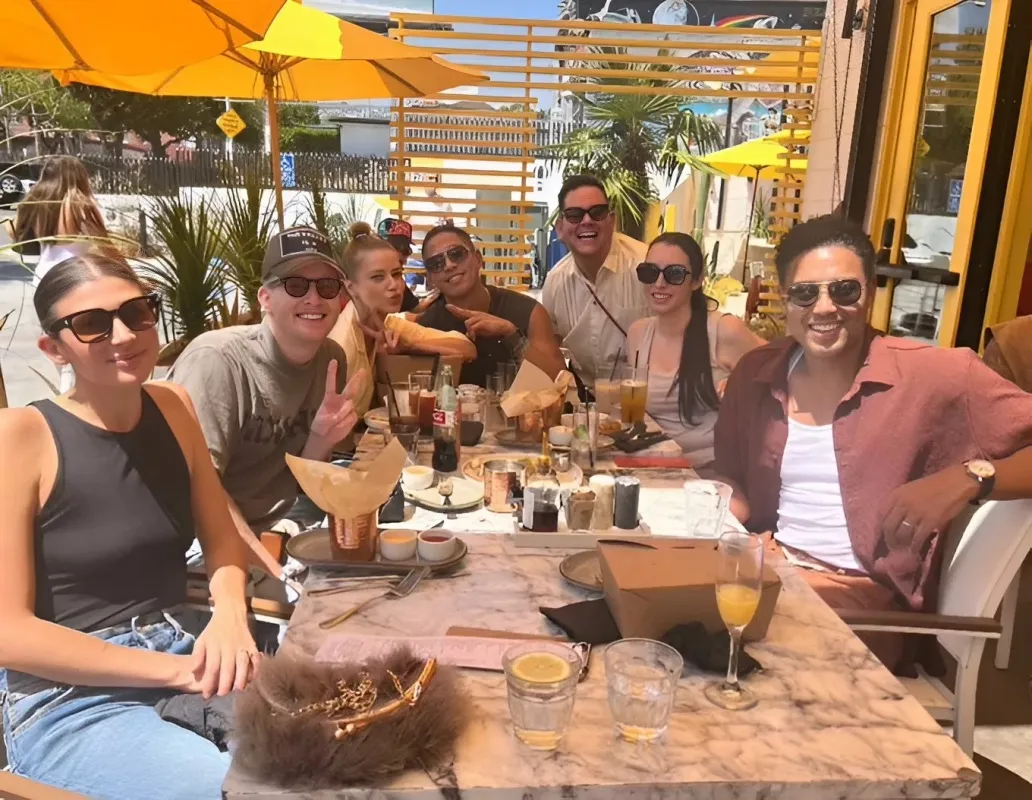 QUEEN ARIANA MADIX CAUSES A FEVER WHEN GOING OUT TO EAT PANCAKES WITH HER "COOL AS WATER" FAMILY! 🥞👑 - lulu