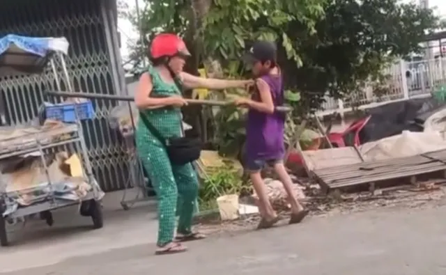 Bé trai bị đánh vì không bán hết vé số: Cô ruột lên tiếng giải thích, hé lộ hoàn cảnh đau lòng phía sau