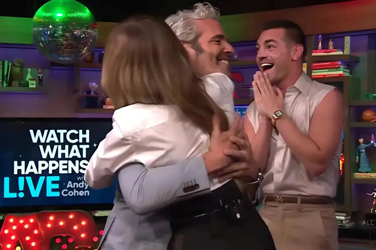 Carole Radziwill Returns To WWHL’s Clubhouse To An Ecstatic Andy Cohen, Matt Rogers, And Bowen Yang-quang Carole Radziwill Returns To WWHL’s Clubhouse To An Ecstatic Andy Cohen, Matt Rogers, And Bowen Yang-quang