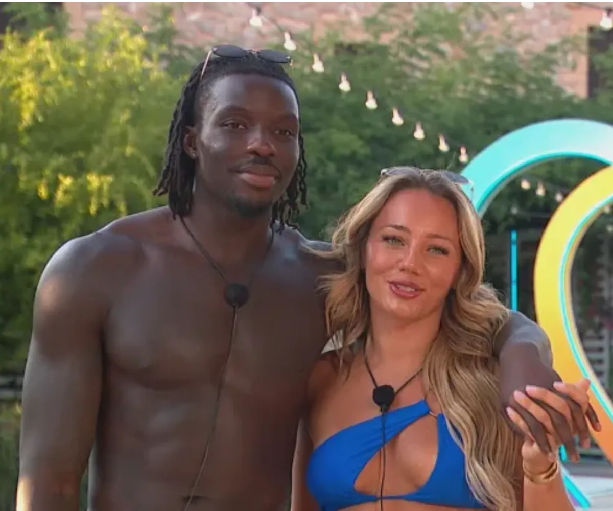 “Straight from the villa to meeting the family” — Love Island’s Dejon takes major step in romance with girlfriend Meg just days after missing out on £50k final… as he meets her mum for the first time in heart‑warming airport moment - suong
