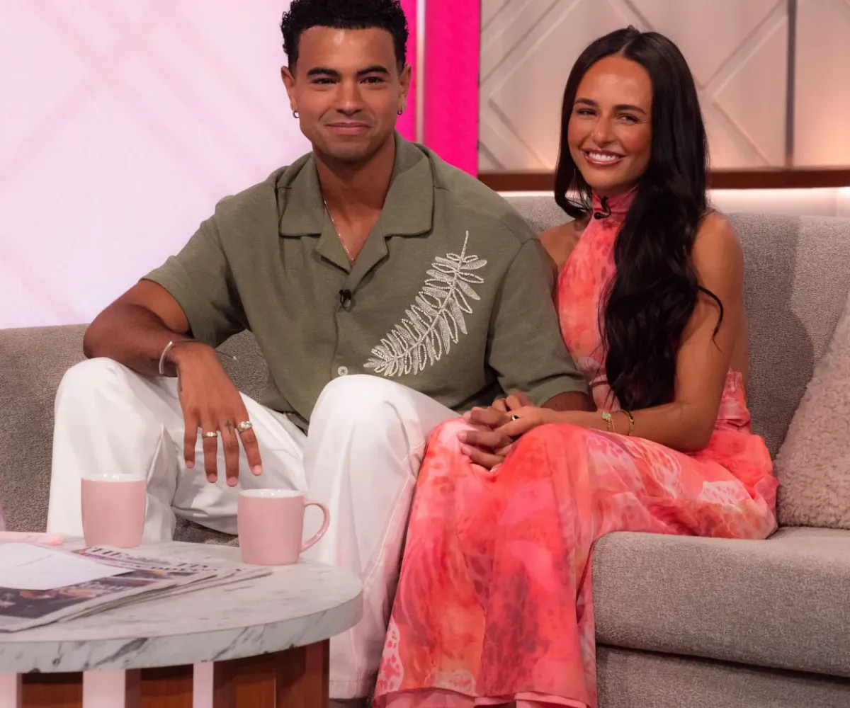 ‘It’s falling apart’ — Huge clue Love Island couple are on the brink of a split after fans beg star to DUMP partner… as cringeworthy livestream U‑turn and Instagram ‘red flag’ fuel break‑up rumours - suong