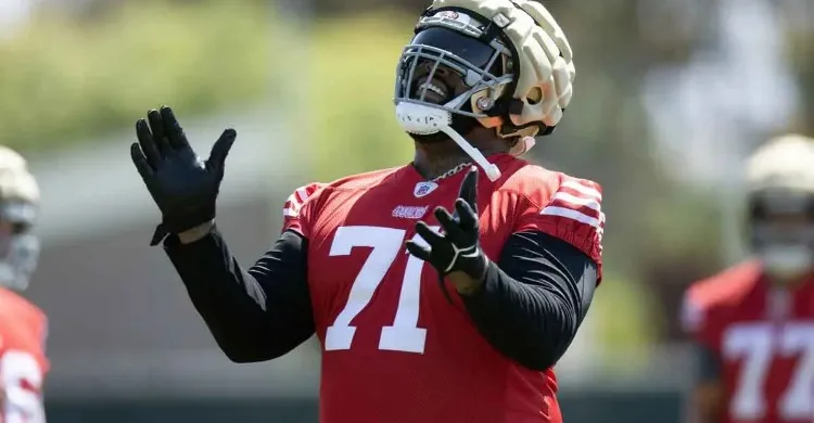 49ers’ Trent Williams notices big change in teammate amid offseason grind
