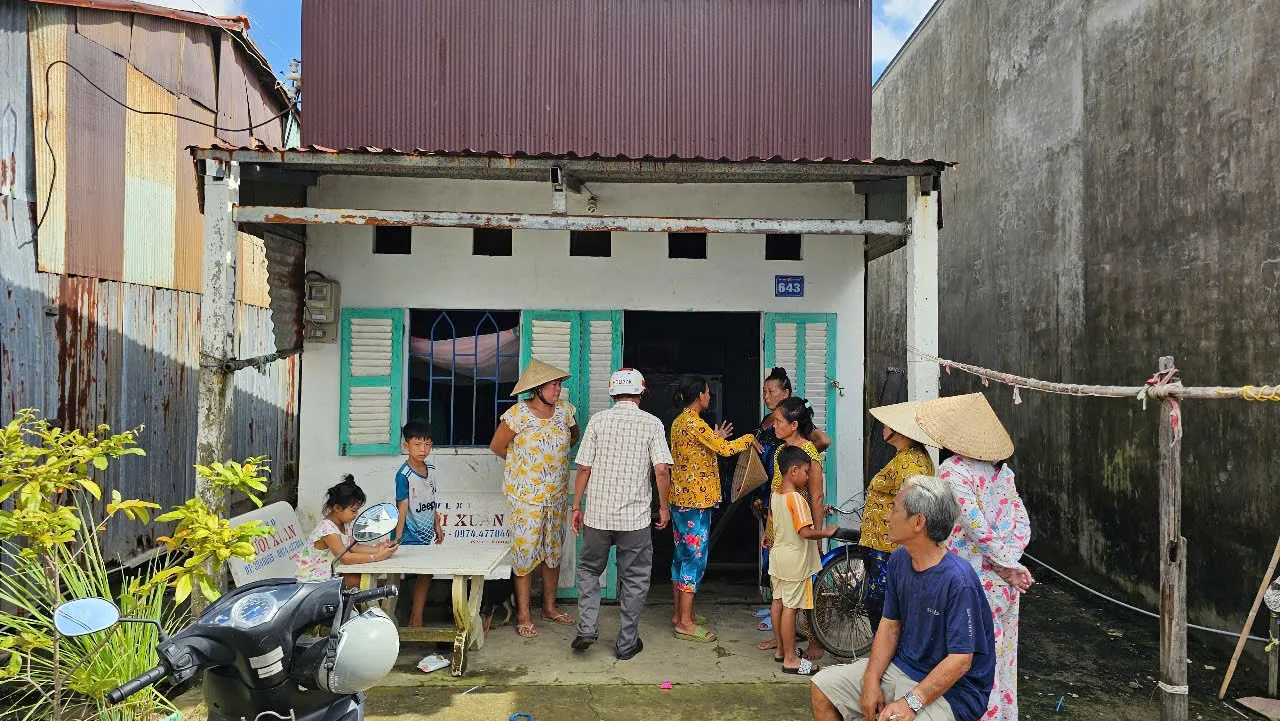 Vụ nữ sinh 14 tuổi bị các bà hàng xóm đánh hội đồng: Người đánh sang nhà nạn nhân gây áp lực đòi gỡ clip?