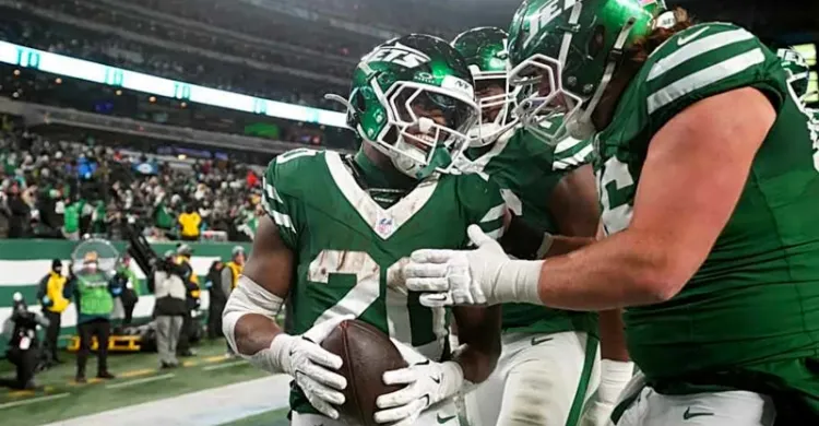 Breece Hall Isn't Going Anywhere; How RB Impressed Jets' Justin Fields