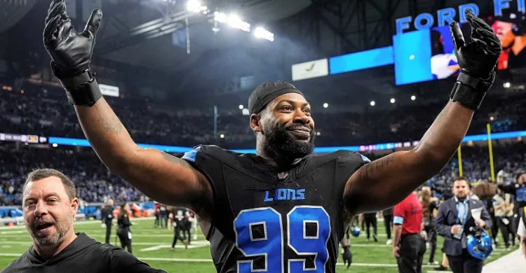 Lions remain in contact with former pass-rusher