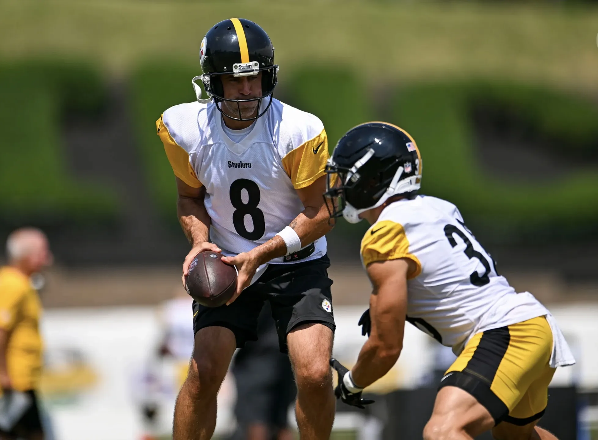 Steelers’ Aaron Rodgers bested by 2-time Super Bowl champion for 2nd straight day