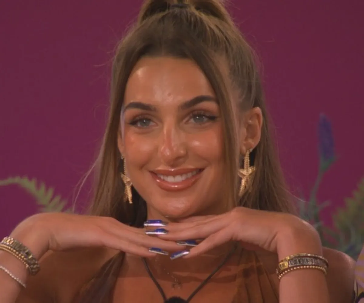 Winner’s cold list! The 17 Islanders Love Island champ Toni Laites didn’t bother to follow on Instagram — from bitter rivals to total non-entities (and a few surprise snubs too) - suong