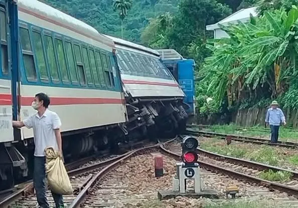 Tai nạn đường sắt thương tâm: 18 toa tàu bị trật bánh khiến ít nhất 22 người th:ư.ơ.ng v:o.n.g, nhiều hành khách bị thương nặng