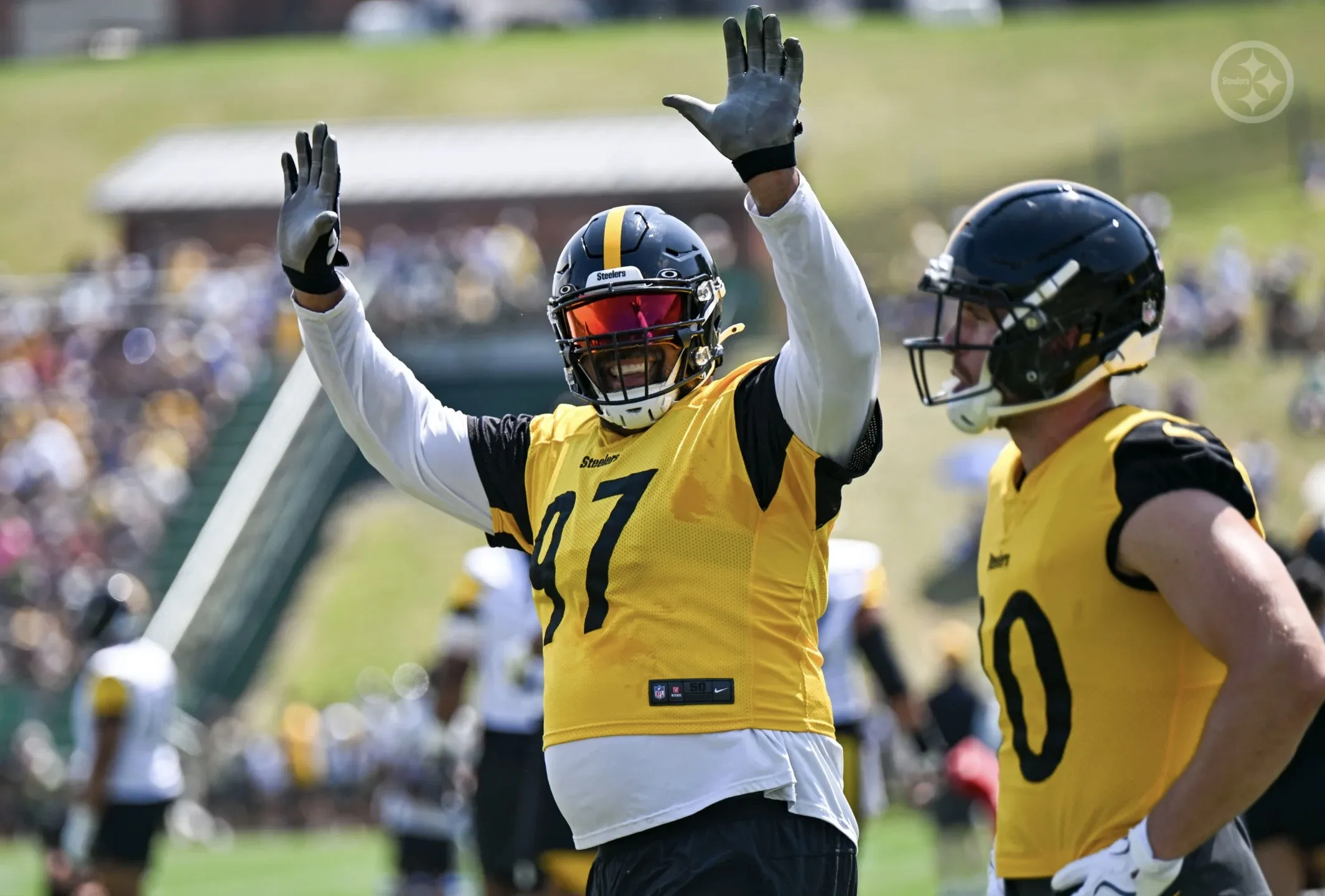 Steelers’ $130 Million All-Pro Offers Blunt Stance on New ‘Contract Dispute’