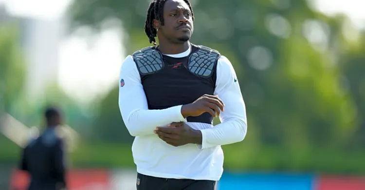 Latest Eagles training camp practice video of star WR A.J. Brown should give fans a sigh of relief amid injury concern