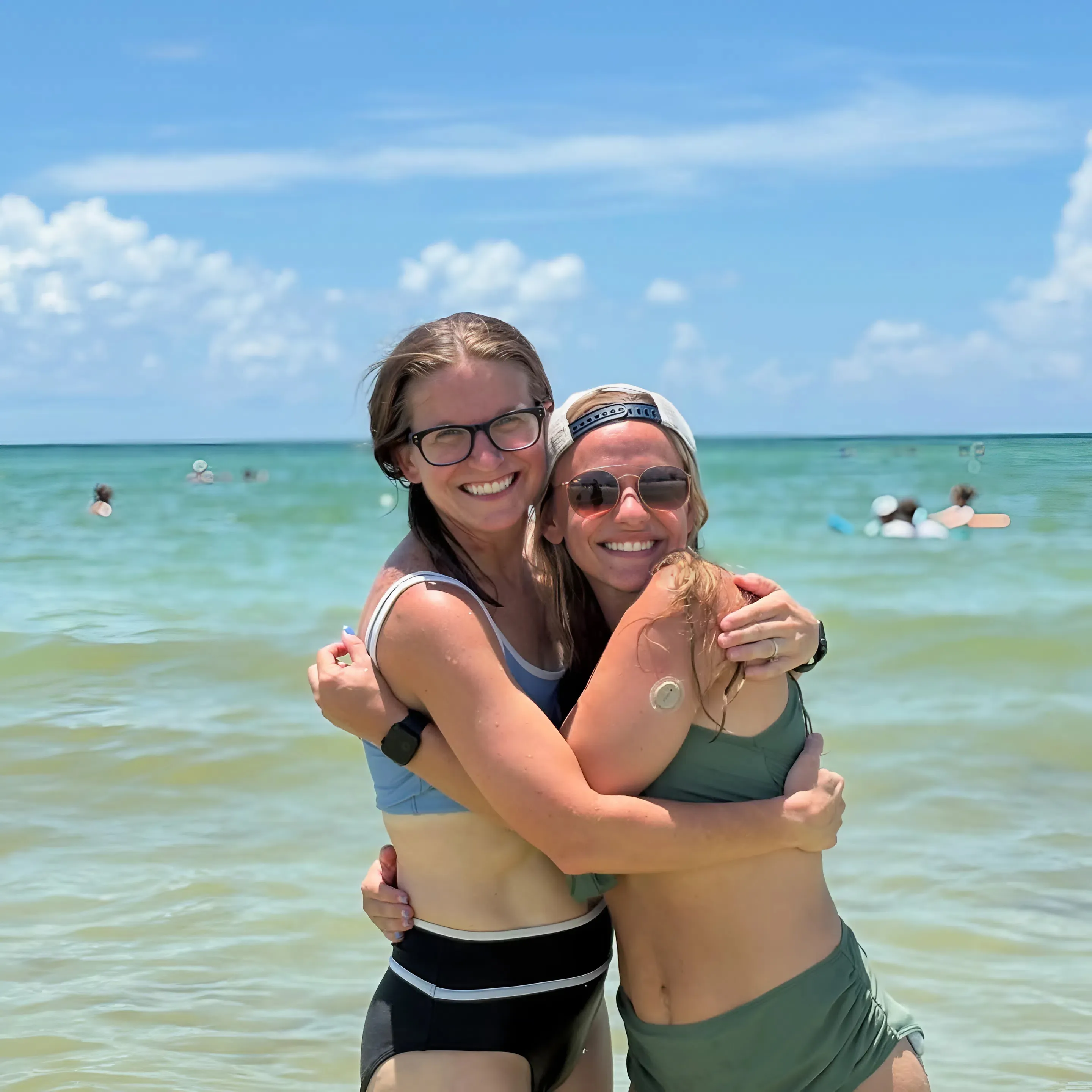 "Sista and Siesta: Mackenzie Taylor Douthit’s Perfect Beach Getaway with Her Sister"