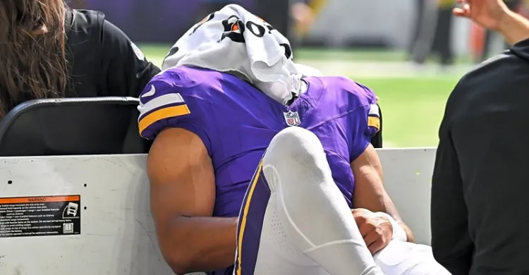Vikings wideout suffers knee injury, may be out for season