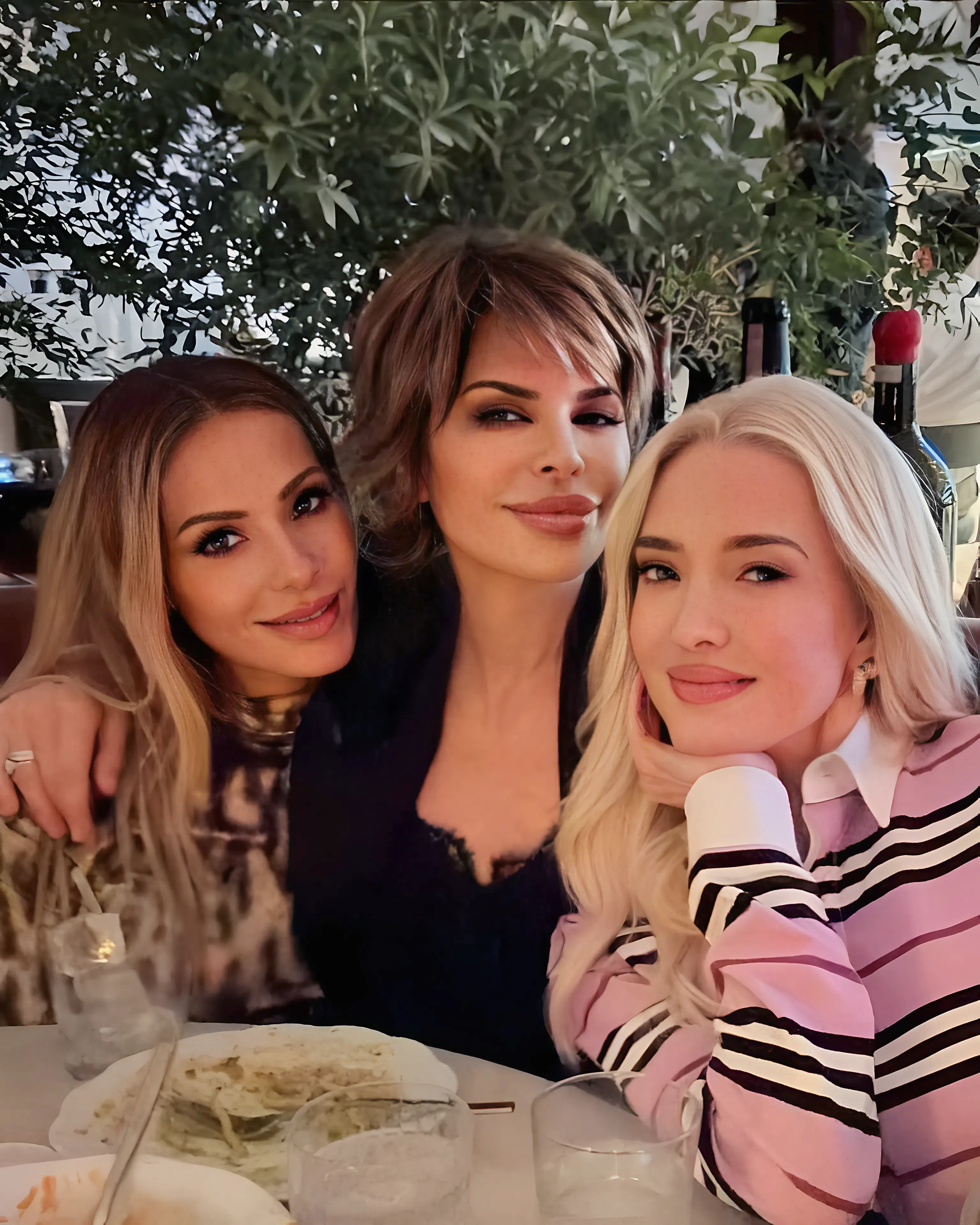 Lisa Rinna Officially Returns to RHOBH for Season 15 After Being Spotted Filming With Dorit Kemsley and Erika Jayne in a Shocking Comeback Fans Didn’t See Coming