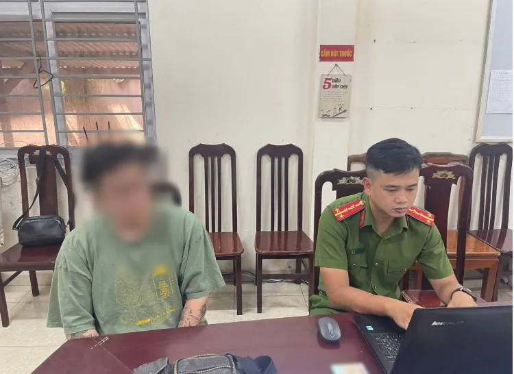 Chân dung người đàn ông xăm trổ h.ành h.ung người phụ nữ trong chung cư, đã bị CA b.ắ.t g.i.ữ