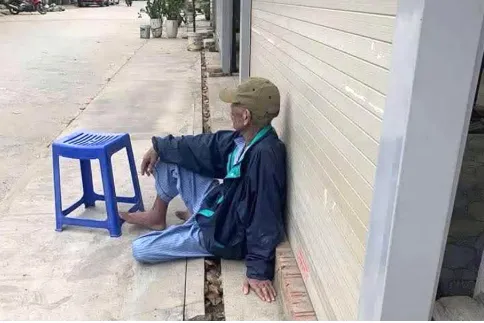 Sự thực chuyện ông lão 70 t:.uổi ở Hải Phòng sang tên hết đất đai cho con rồi bị gia đình b:.ỏ r:.ơ:.i, sống tại vỉa hè: Trời ơi cả nước ‘quay xe’