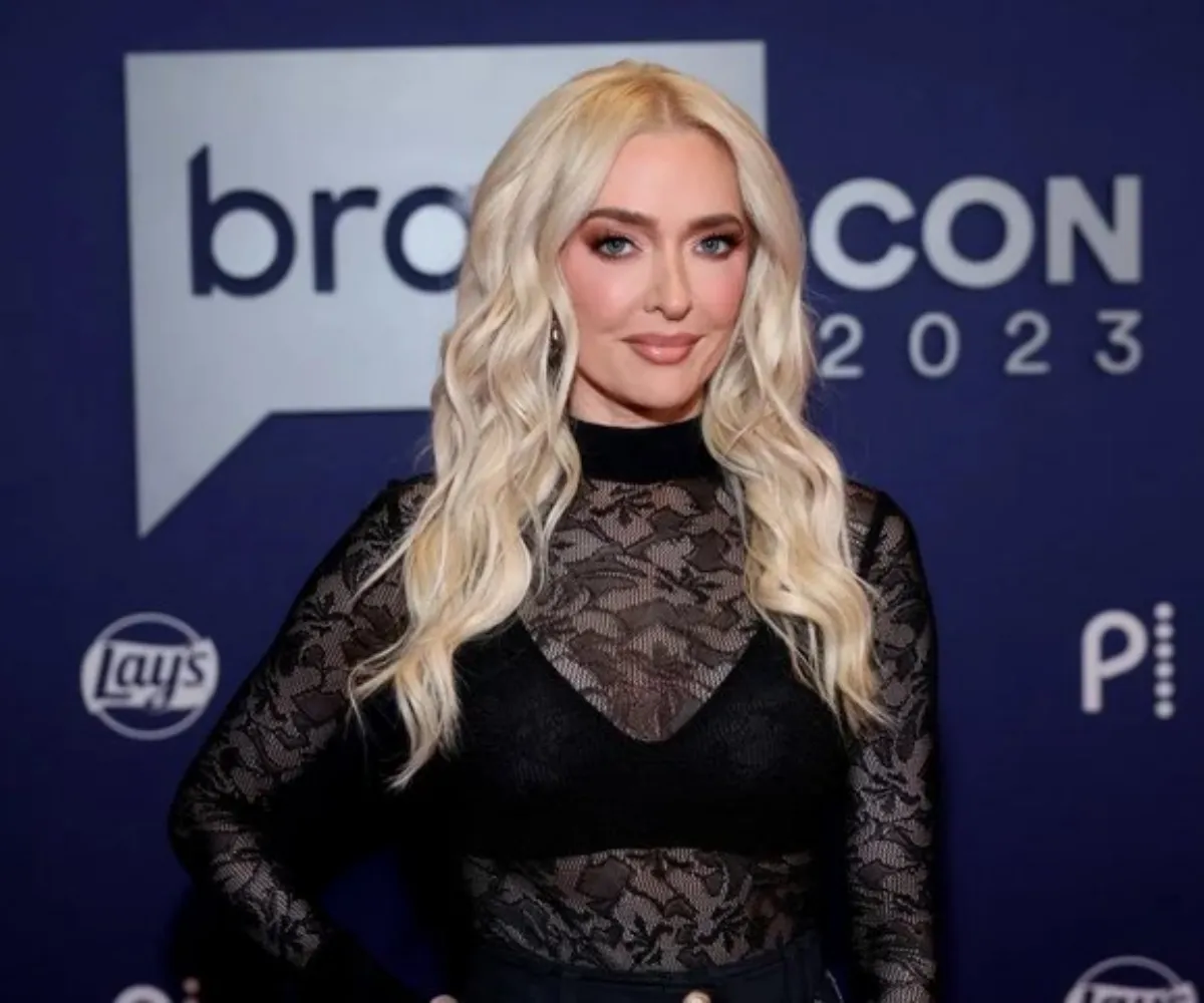 Leaked backstage photos show Erika Jayne Girardi in tense stand-off with Kia Forum staff moments after she ‘smashed glass’ during furious row — as inside sources finally reveal the real reason behind the chaos  - suong