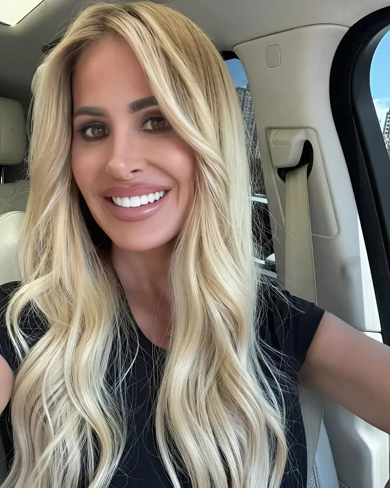 "RHOA Drama Shocks: Kim Zolciak Files Charges Against Mystery Man Who Sent Text Messages Threatening Sexual Assault – Bravo-verse Shaken by Shocking Incident!"