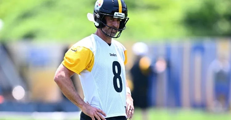 9 Teams Submit Trade Offers for Steelers QB Aaron Rodgers— Market Heating Up Fast