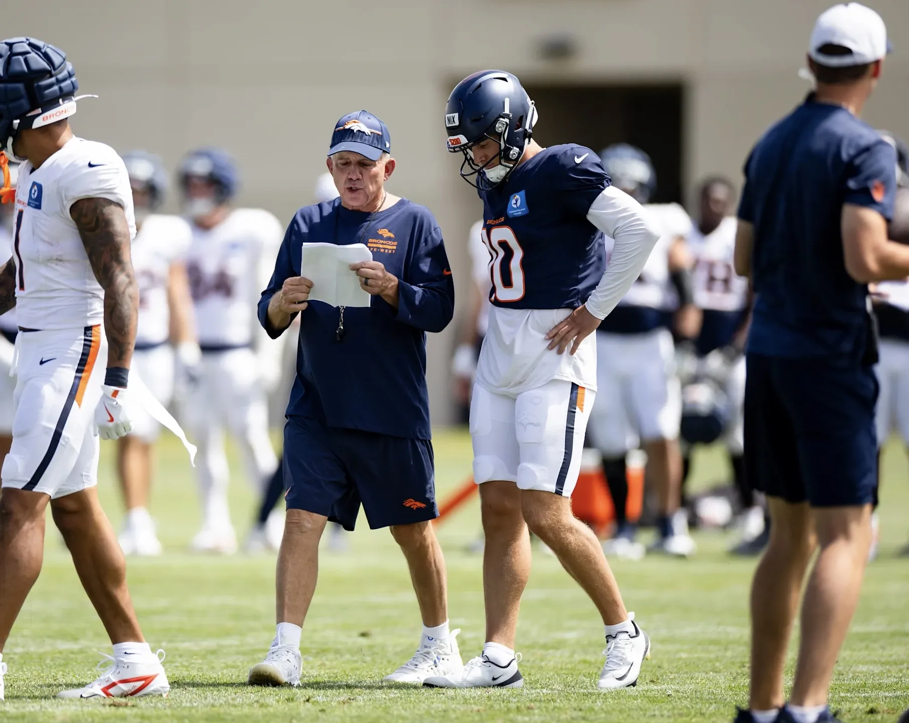 Bo Nix was favored by the Broncos HC during training camp, but he didn’t hesitate to mentor his backup QB