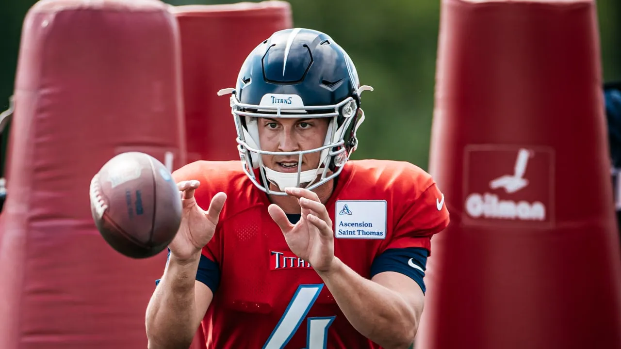 Titans make quarterback move that won't solve their painfully obvious problem