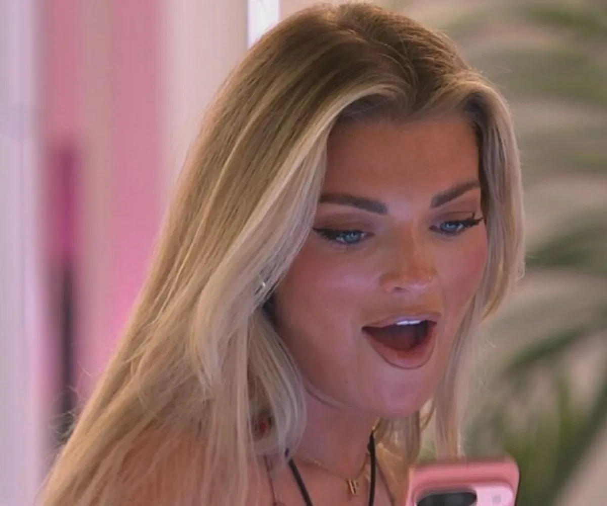 ‘My top pick left the villa…’ — Love Island stars spark major dating buzz after being spotted in very flirty late-night street chat outside Mayfair club, as 2M-view TikTok fuels wild romance rumours fans are desperate to believe - suong