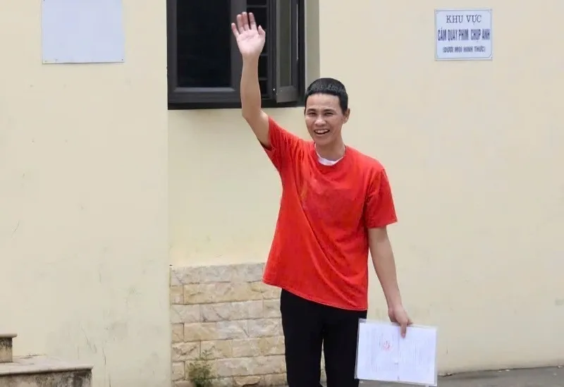 Chúc mừng gia đình người nông dân nuôi gà lôi! Anh đã được về nhà sau khi...
