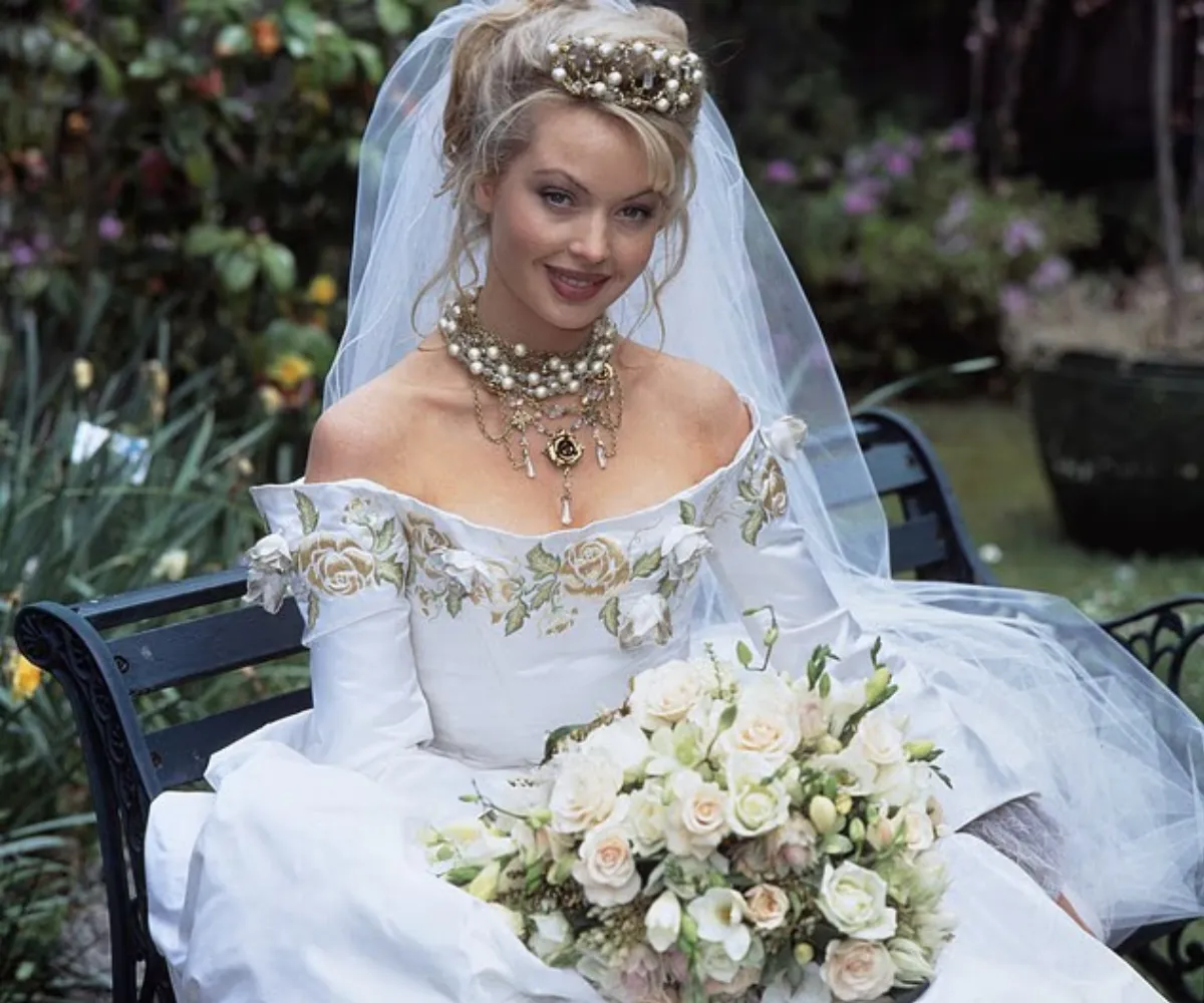 ‘She hasn’t aged a day!’ — Neighbours bombshell Kimberley Davies, 52, stuns fans as she makes glamorous return to Ramsay Street for the first time in 20 years… looking almost identical to her 19-year-old debut - suong