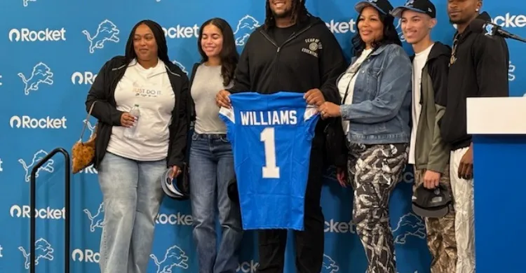Tyleik Williams Uses His $9.18 Million Signing Bonus to Give His Mom a “Full Circle Moment”