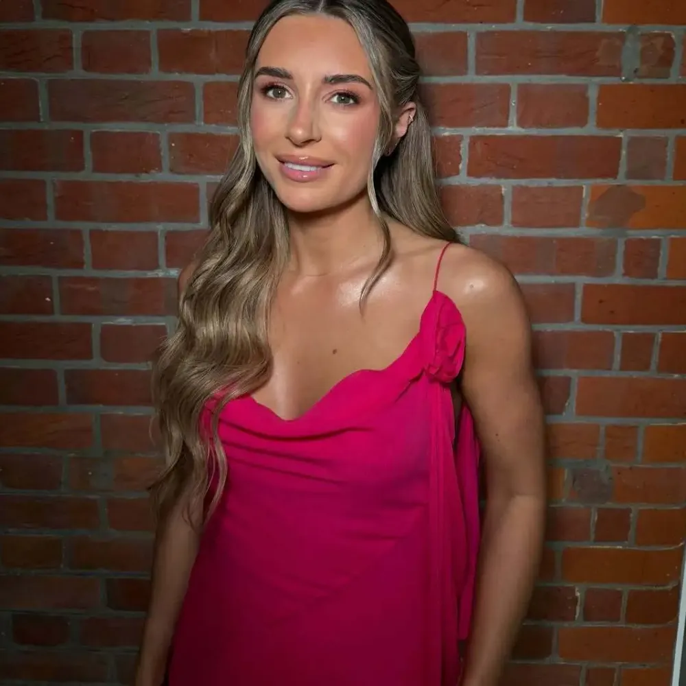 Strictly Come Dancing ‘fix’ row erupts as unearthed book revelation shows Love Island’s Dani Dyer once called herself a ‘qualified dancer’ — years before joining the 2025 line-up - suong Strictly Come Dancing ‘fix’ row erupts as unearthed book revelation shows Love Island’s Dani Dyer once called herself a ‘qualified dancer’ — years before joining the 2025 line-up - suong