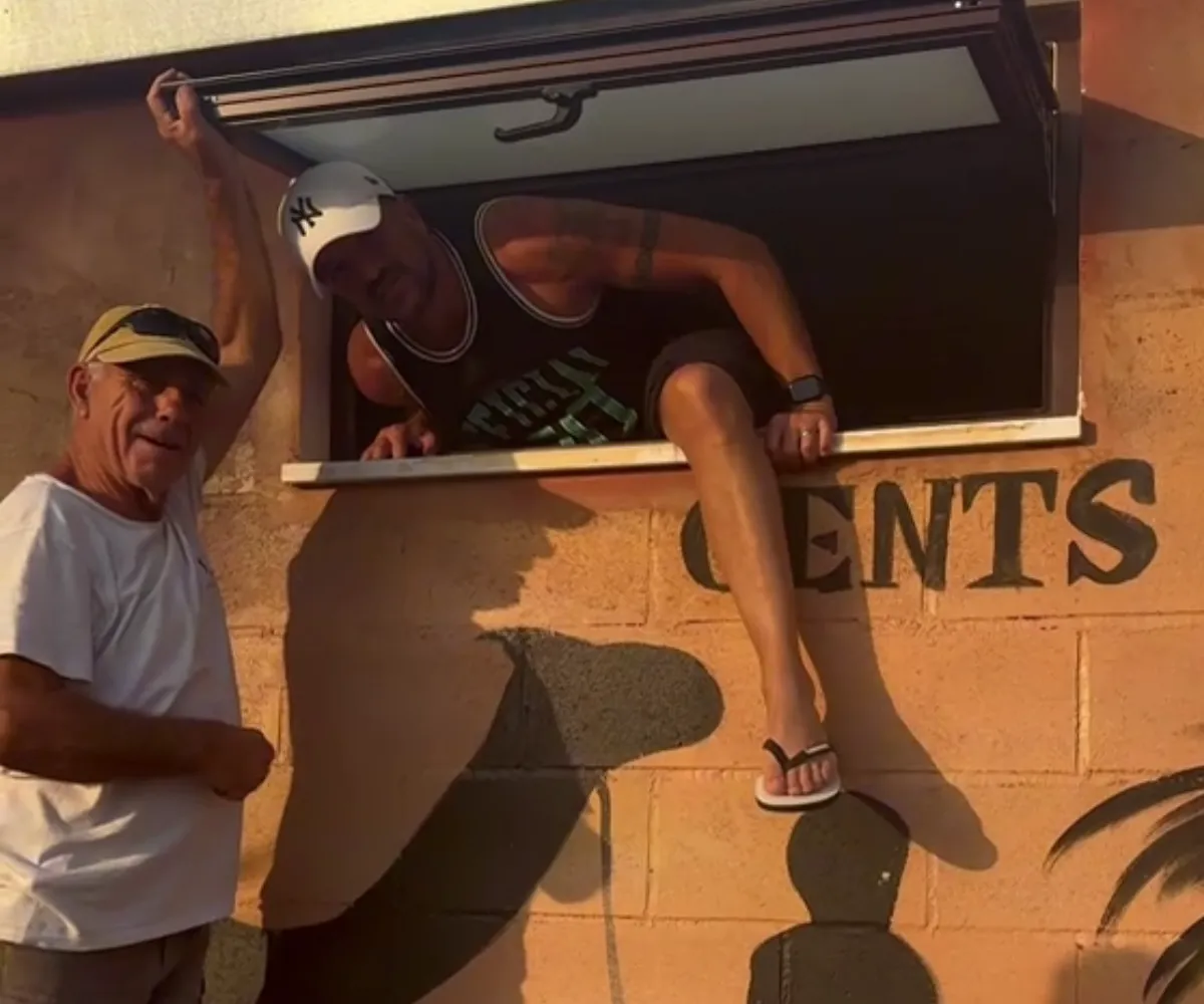 ‘You’re embarrassing us, dad!’ — Peter Andre shares rare video of son Theo, 8, trapped in scorching public toilet during chaotic family holiday… before his rescue mission ends with HIM getting stuck...- suong